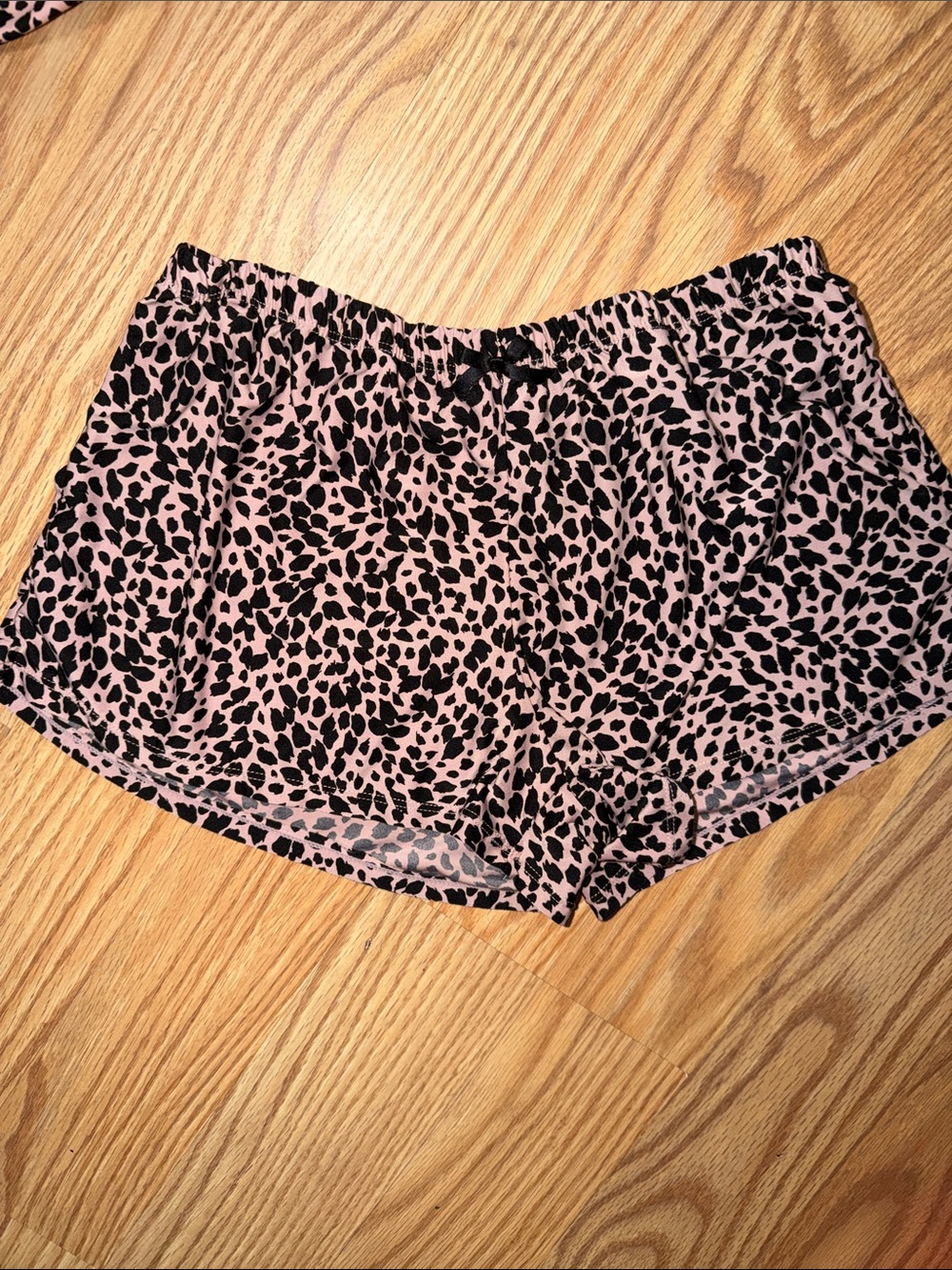 Marilyn Monroe Women's Pink Leopard Lace Trim Sleep Set - Picture 3 of 4